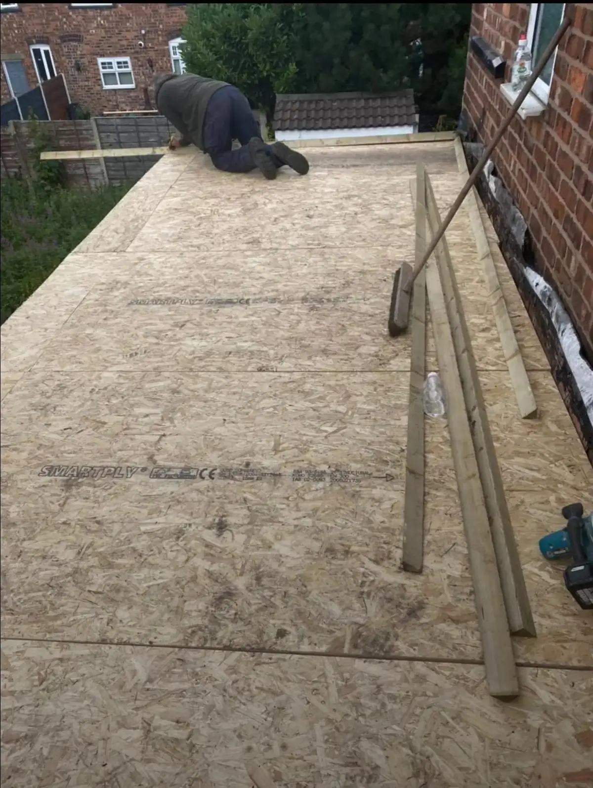 A flat roof, deck to finish: new deck