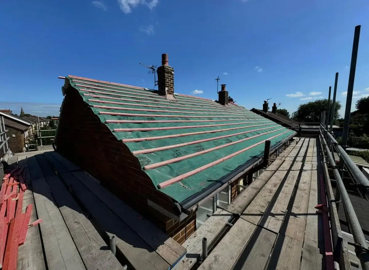 A terrace re-roofed in tile: membrane and battens